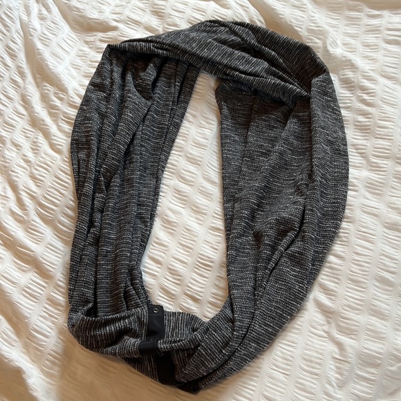 Lululemon infinity scarf - Picture 3 of 7